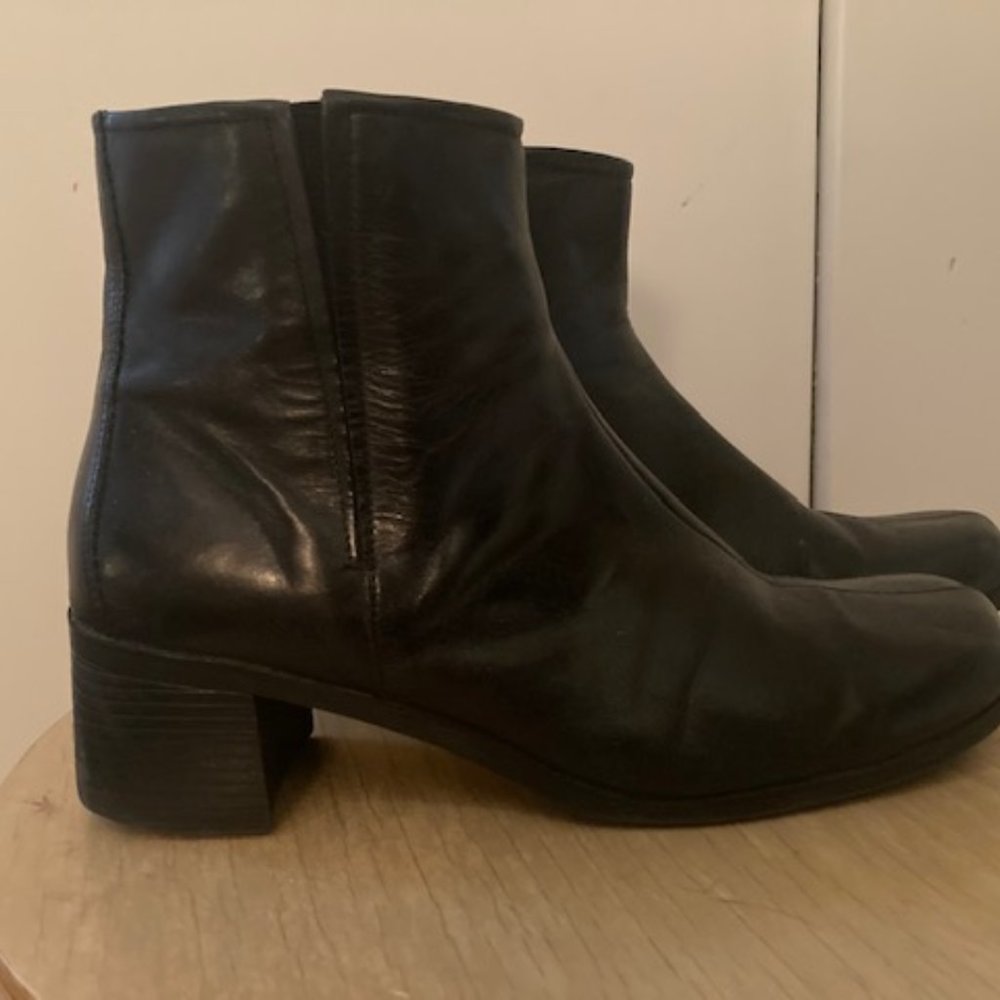 Predictions leather ankle boots, size 8.5